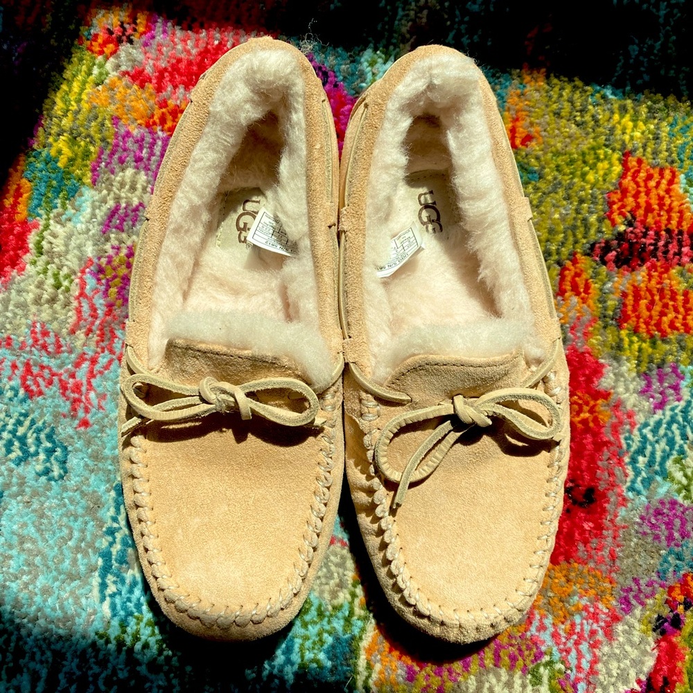 ✨LIKE NEW UGG SLIPPERS✨